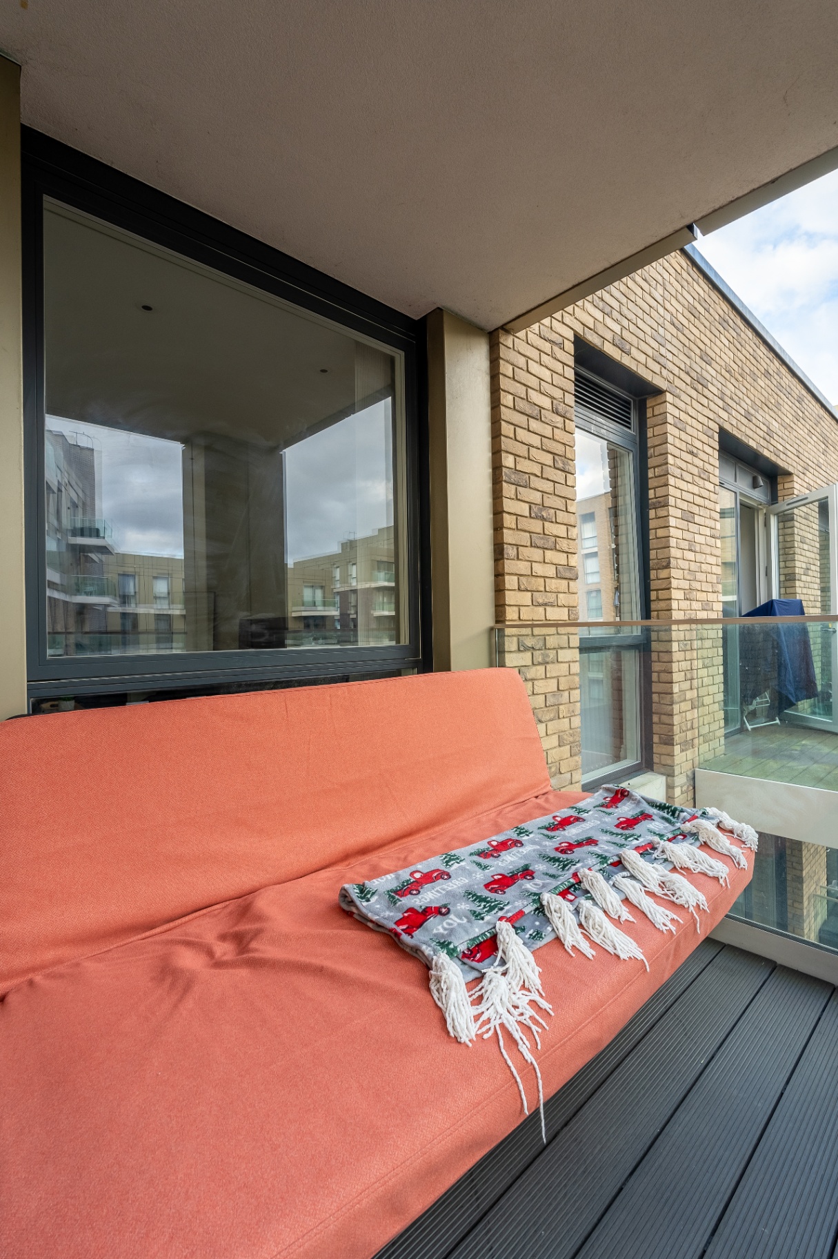 Modern One-Bedroom Apartment interior 39